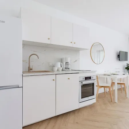 Ceglana Park Bright Balcony & Parking By Renters *