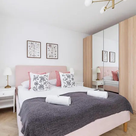 アパート Ceglana Park Bright Balcony & Parking By Renters