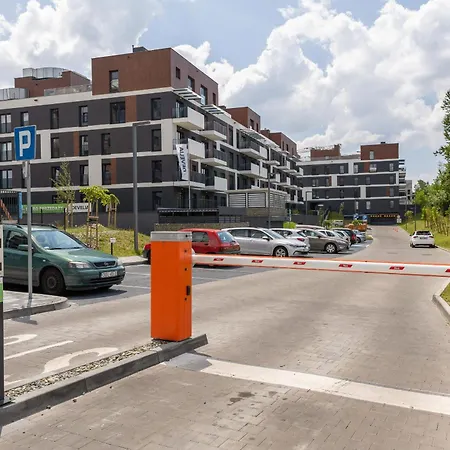 Ceglana Park Bright Balcony & Parking By Renters