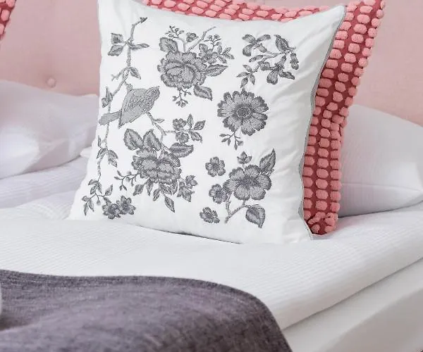 Ceglana Park Bright Balcony & Parking By Renters