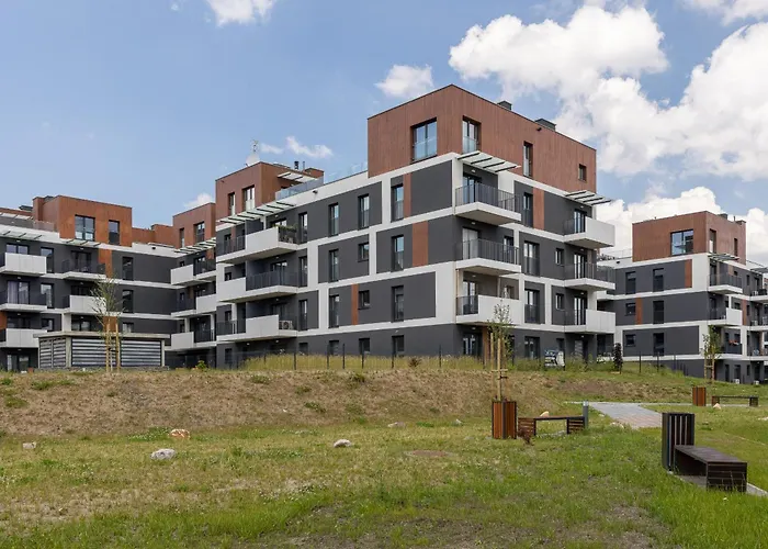 Ceglana Park Bright Balcony & Parking By Renters